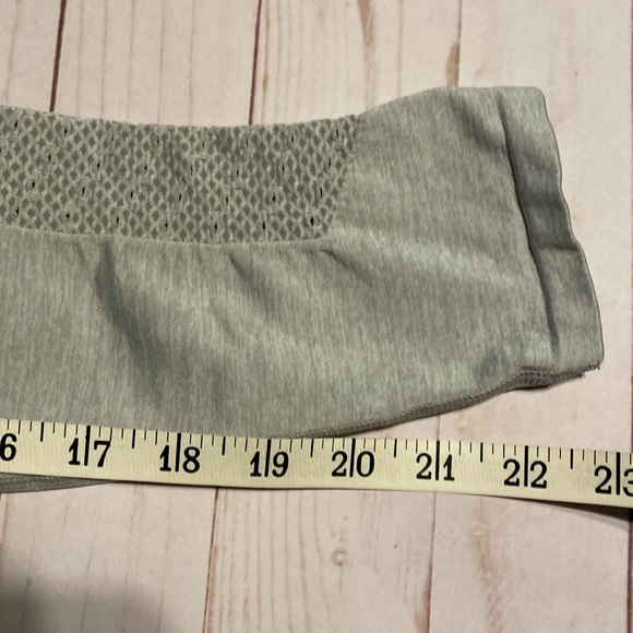 Fabletics Sync high waisted leggings pants Perforated 7/8 Size Small light gray - Picture 11 of 12